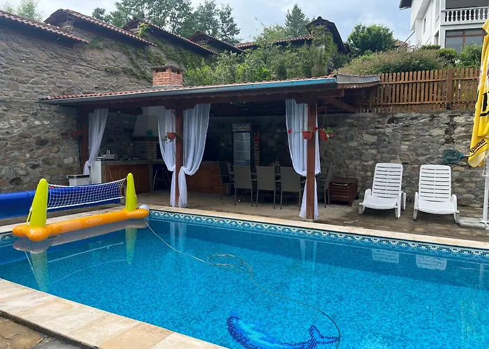 алекс къпиновски манастир Villa *